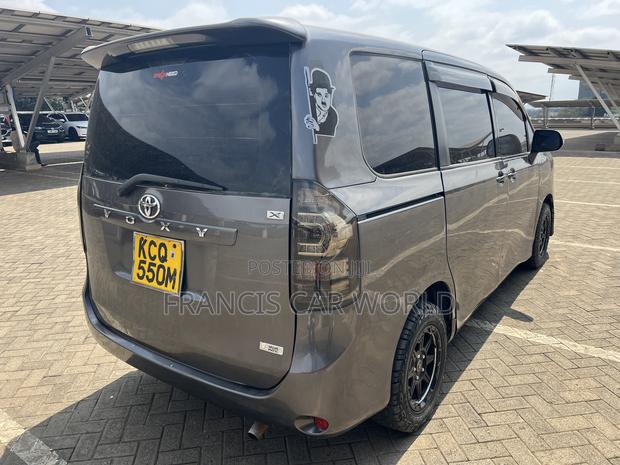 Toyota Voxy 2012 Gray