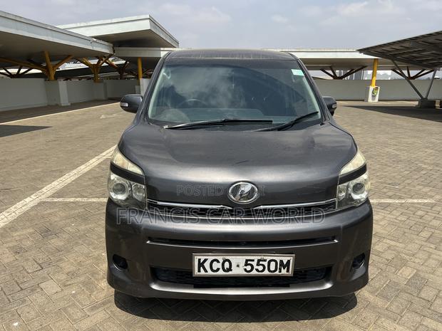 Toyota Voxy 2012 Gray