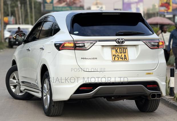 Toyota Harrier 2.0 2015 White