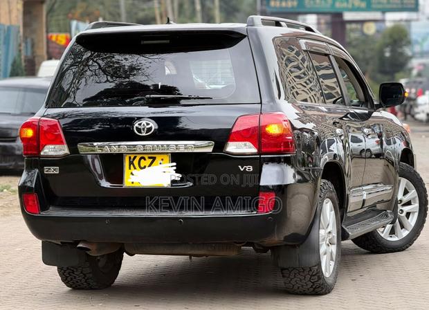 Toyota Land Cruiser 4.6 V8 ZX 2012 Black