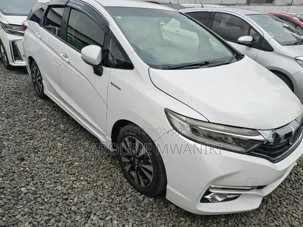 Honda Fit Shuttle 2019 White