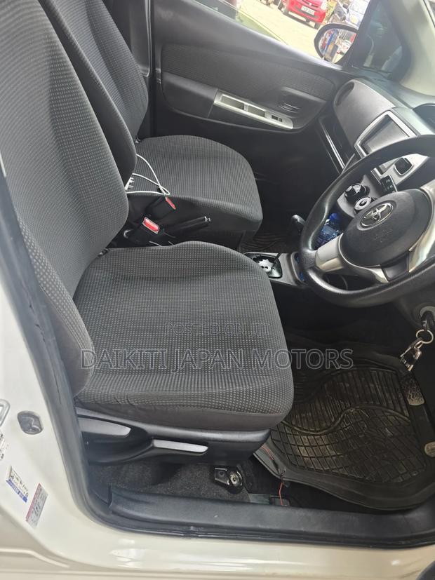 Toyota Vitz 2016 Pearl