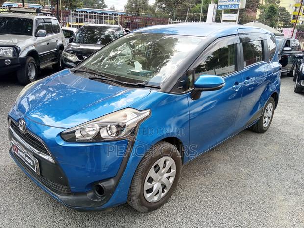 Toyota Sienta 2017 Blue
