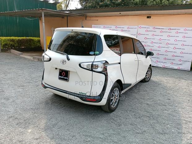 Toyota Sienta 2018 White