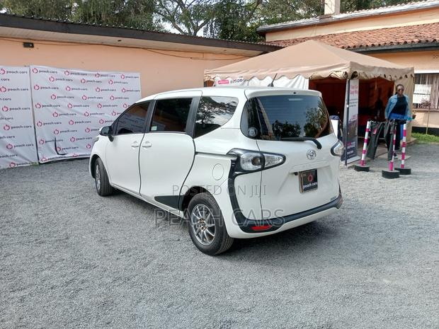 Toyota Sienta 2018 White