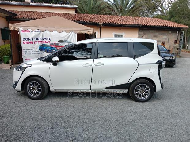 Toyota Sienta 2018 White