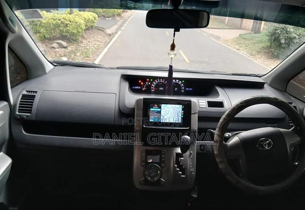 Toyota Voxy 2010 Black