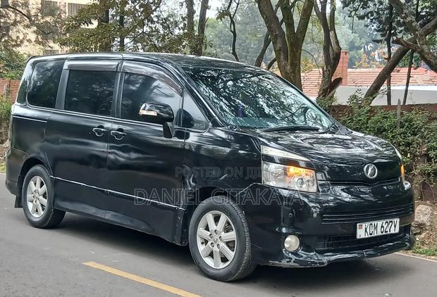 Toyota Voxy 2010 Black