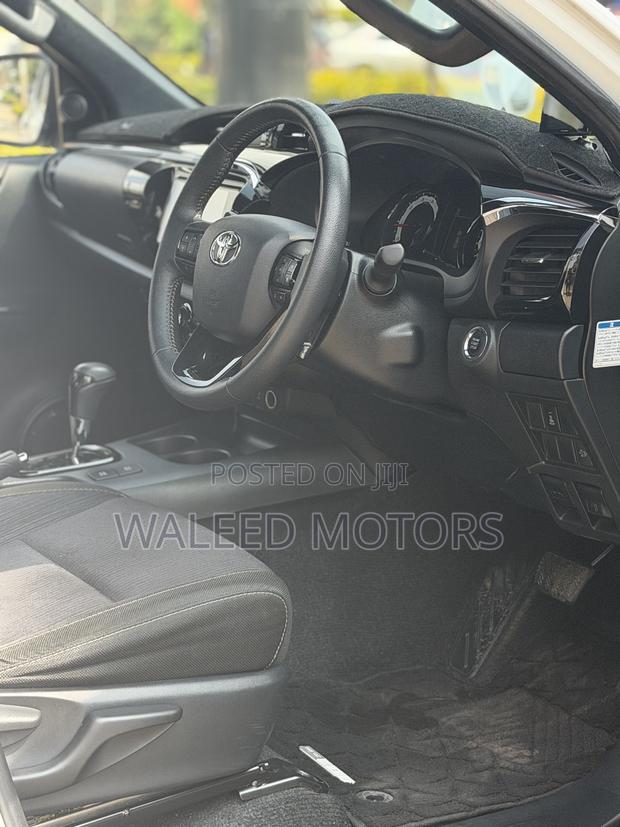 Toyota Hilux 2019 Pearl