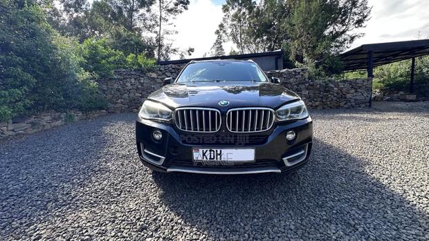BMW X5 xDrive50i 4dr SUV AWD (4.4L 8cyl Turbo 8A) 2014 Black