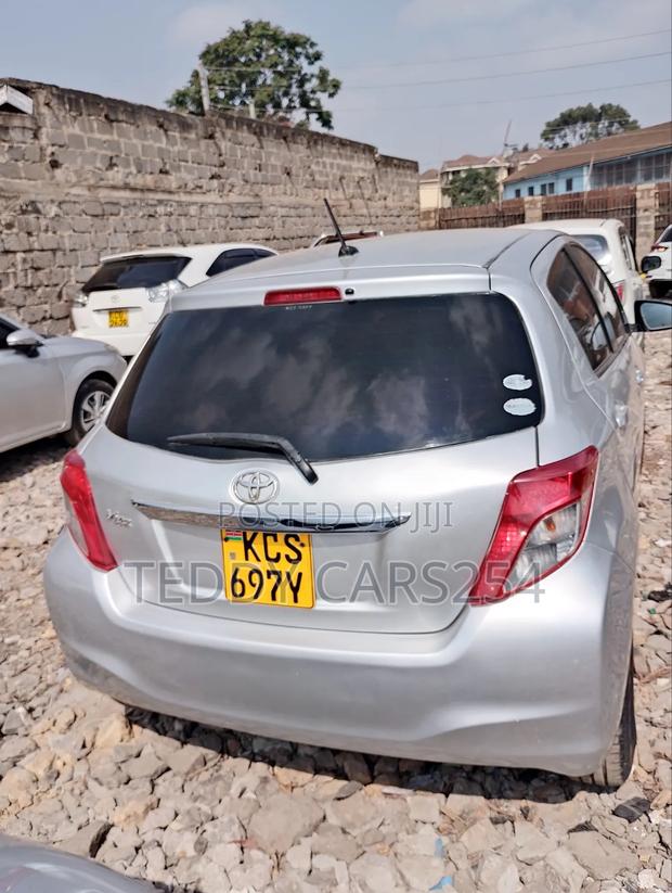 Toyota Vitz 2012 Silver
