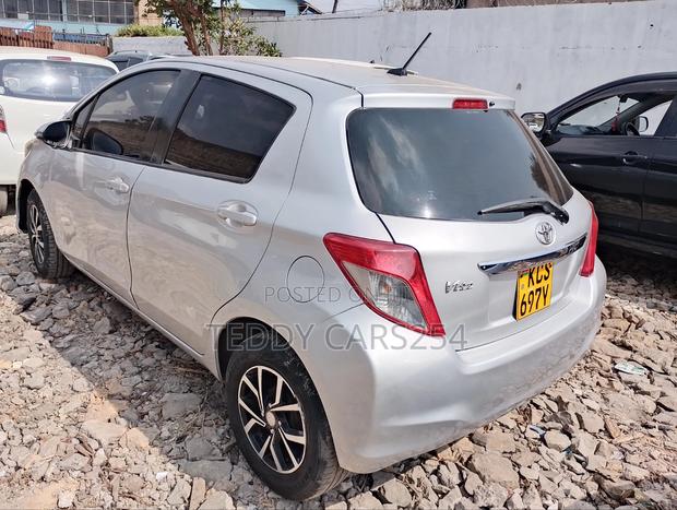 Toyota Vitz 2012 Silver