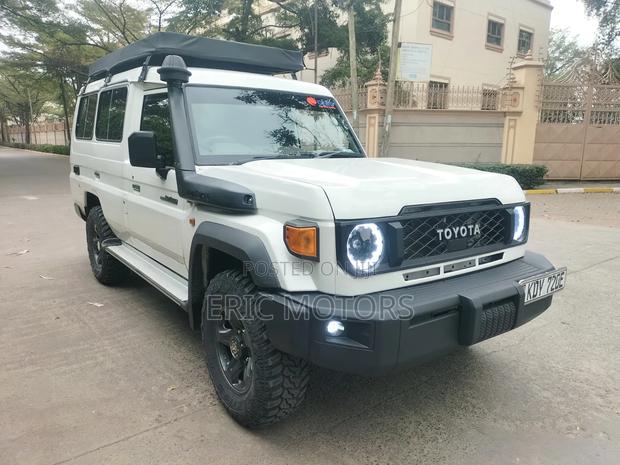 Toyota Land Cruiser 2011 Pearl