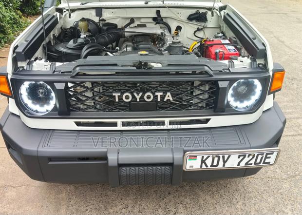 Toyota Land Cruiser 2013 White