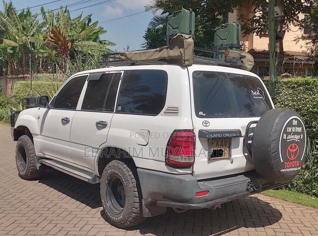 Toyota Land Cruiser 2006 White