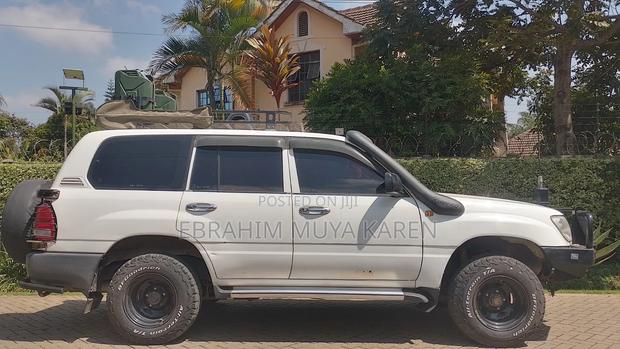 Toyota Land Cruiser 2006 White