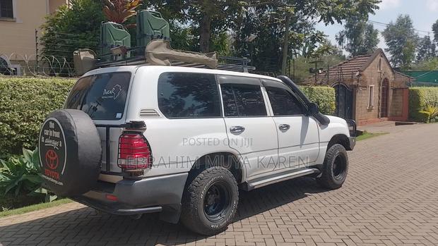 Toyota Land Cruiser 2006 White
