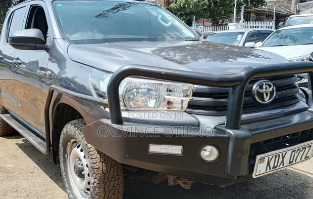 Toyota Hilux 2021 Black