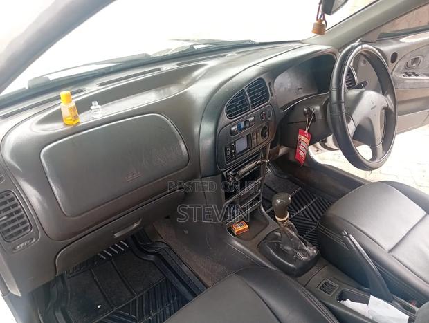 Mitsubishi Lancer 1999 White