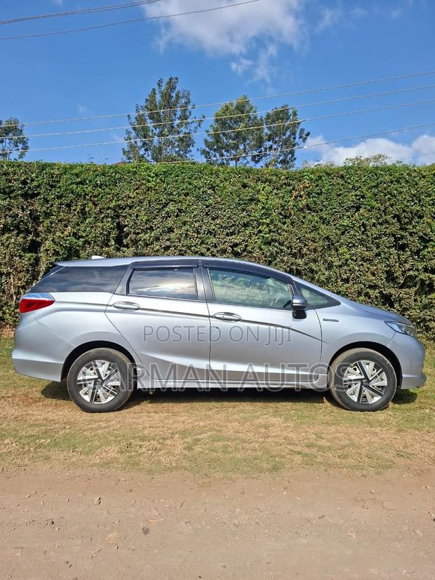 Honda Shuttle 1.5 G 2WD 2016 Silver