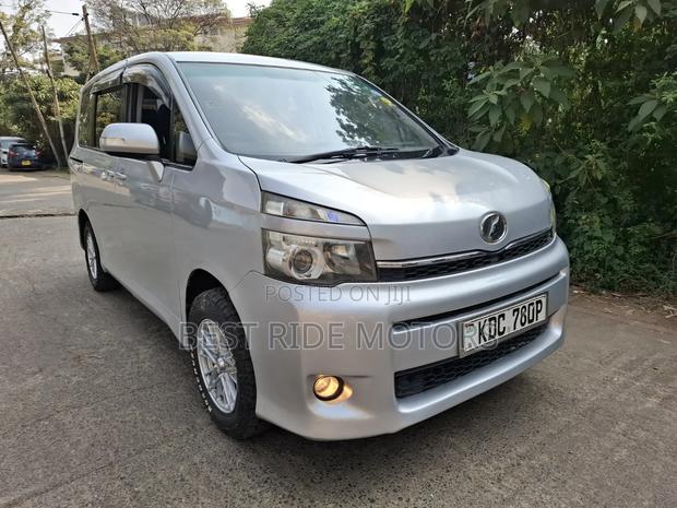 Toyota Voxy 2013 Silver