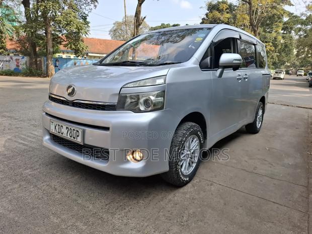 Toyota Voxy 2013 Silver