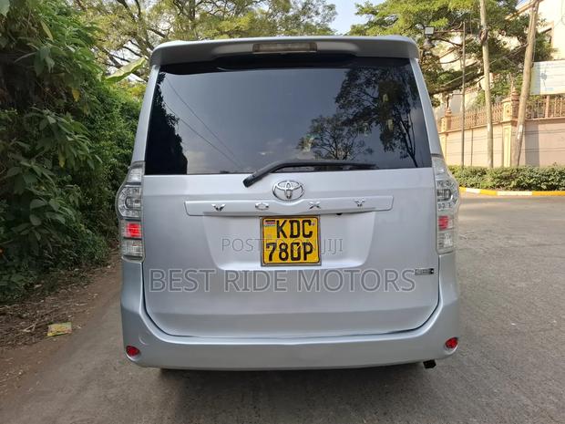 Toyota Voxy 2013 Silver
