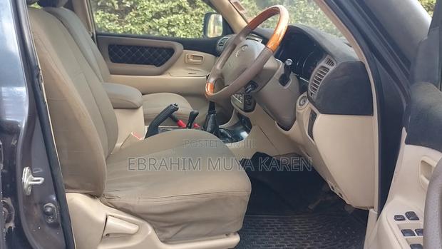Toyota Land Cruiser 2002 Gray