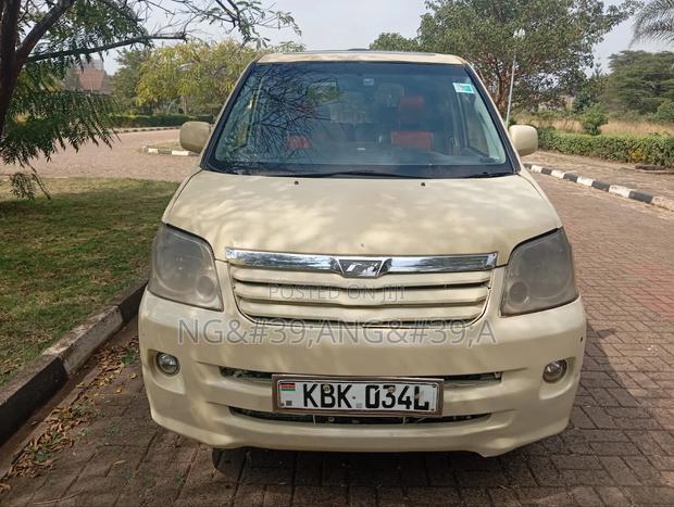 Toyota Noah 2003 Yellow