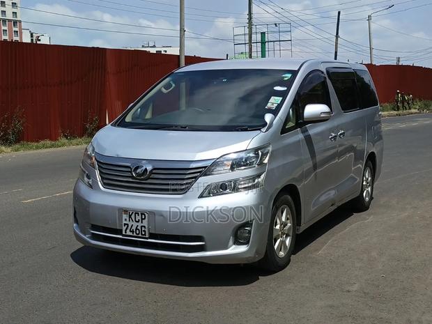Toyota Vellfire 2011 Silver