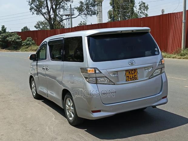 Toyota Vellfire 2011 Silver