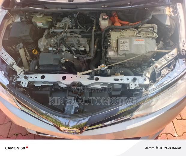 Toyota Corolla Fielder 2018 Silver