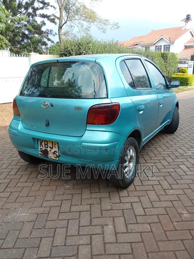 Toyota Vitz 2002 Blue