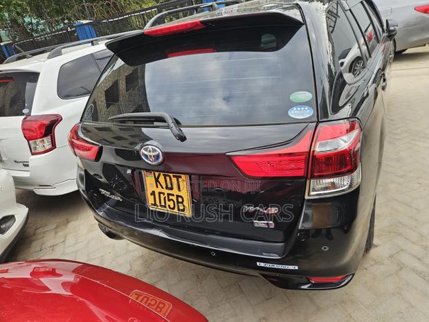Toyota Corolla Fielder 2018 Black