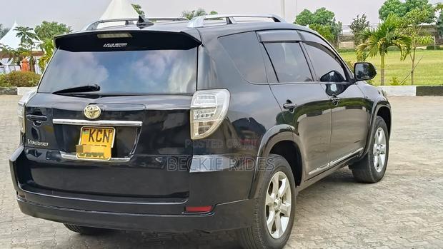 Toyota Vanguard 2010 Black