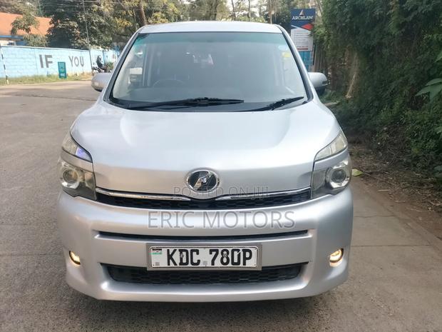 Toyota Voxy 2013 Silver