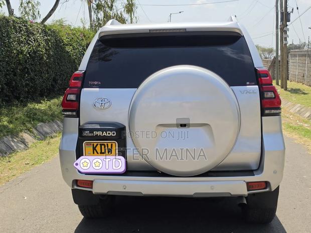 Toyota Land Cruiser Prado 2017 Silver