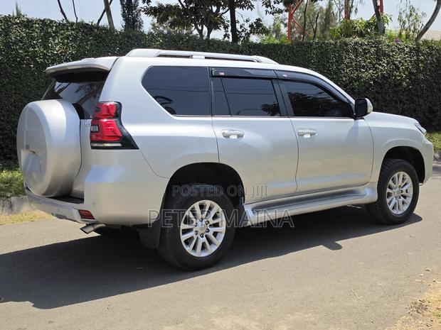 Toyota Land Cruiser Prado 2017 Silver