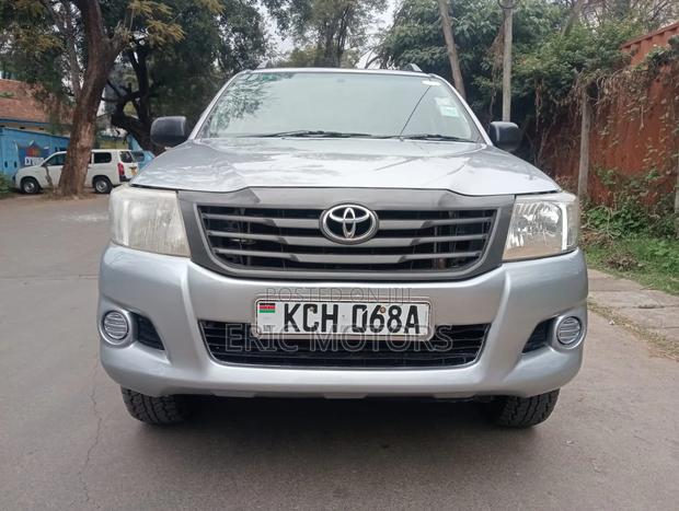 Toyota Hilux 2015 Silver