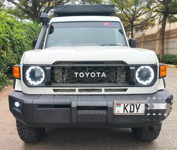 Toyota Land Cruiser 2012 White