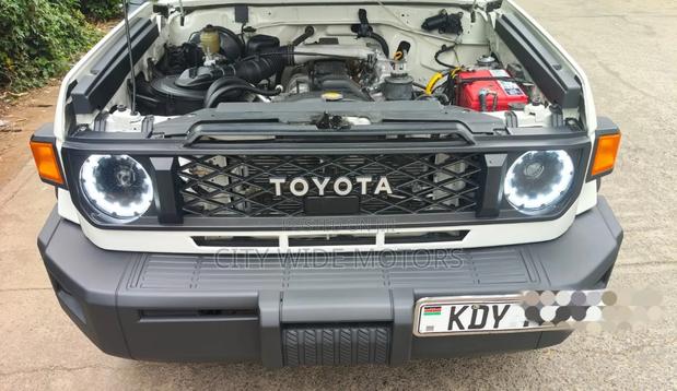 Toyota Land Cruiser 2012 White