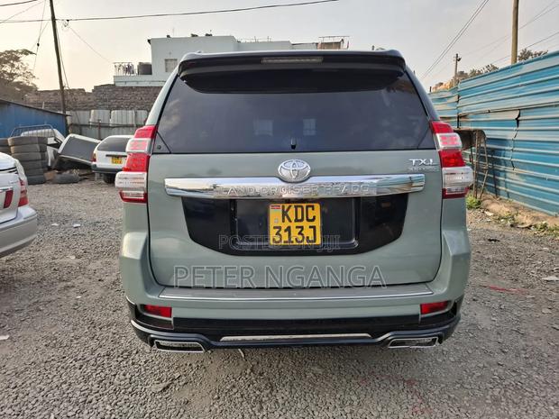 Toyota Land Cruiser Prado 2016 Gray