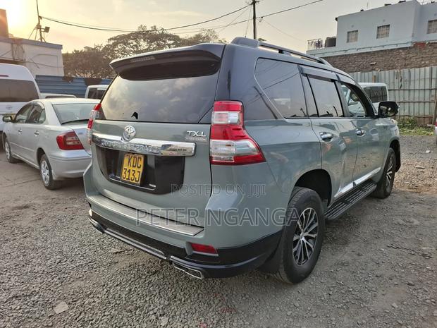 Toyota Land Cruiser Prado 2016 Gray