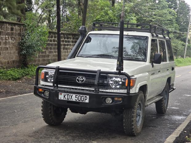 Toyota Land Cruiser 2012 Gold