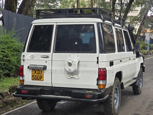 Toyota Land Cruiser 2012 Gold