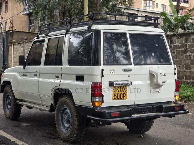 Toyota Land Cruiser 2012 Gold