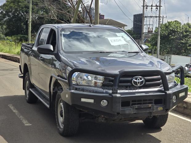 Toyota Hilux 2021 Black