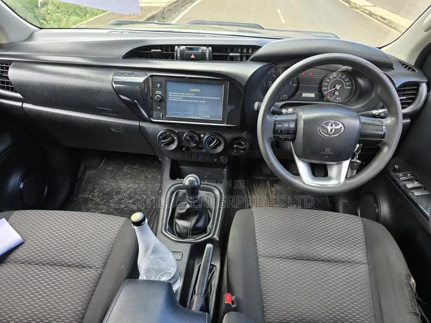 Toyota Hilux 2021 Black