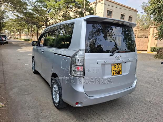 Toyota Voxy 2013 Silver