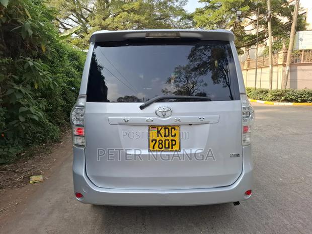 Toyota Voxy 2013 Silver
